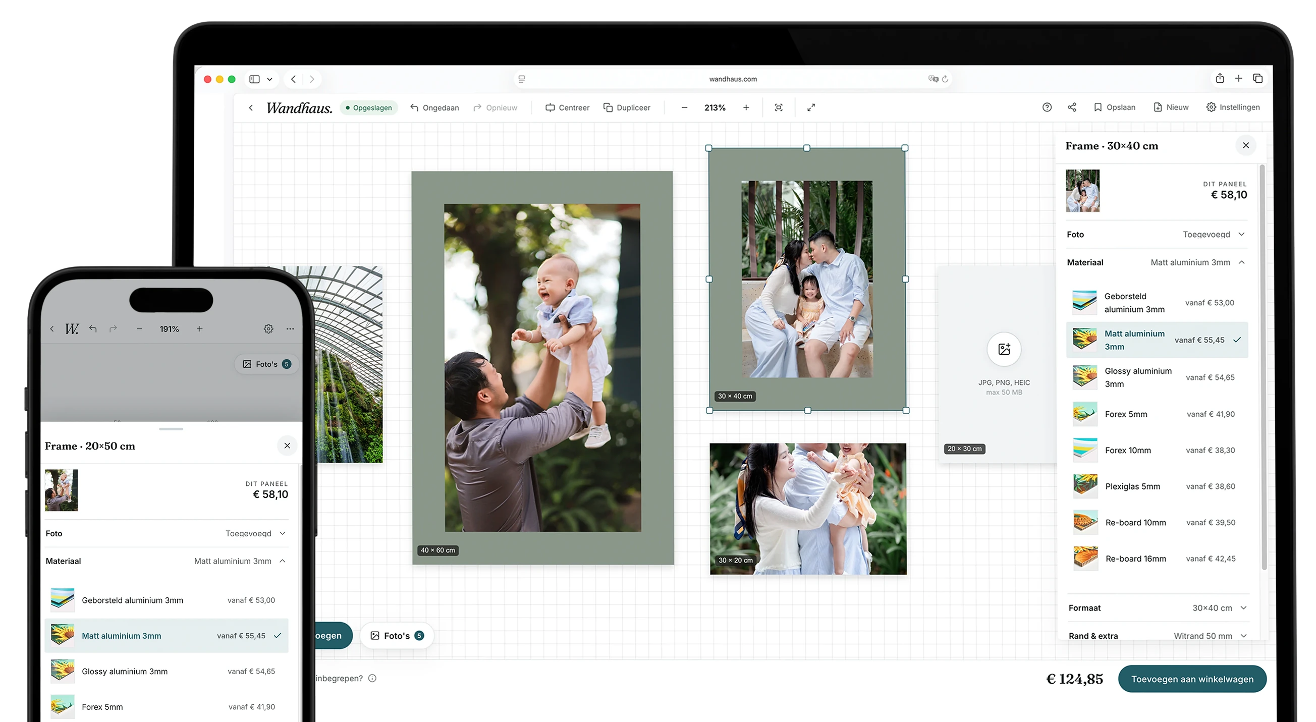 De Wandhaus collagebouwer op laptop en telefoon: familiefoto's als panelen op een digitale muur, met per paneel het formaat, het materiaal en de prijs.